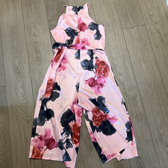 Le Château - Printed Halter Neck Satin Jumpsuit With Front Cutout - Picture 7 of 7